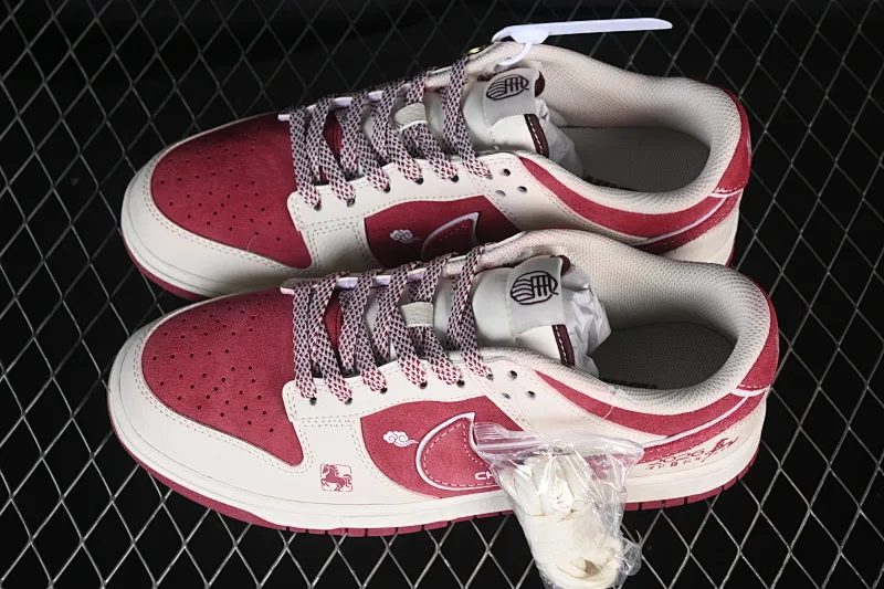All categories Nk SB Dunk Series Nk SB Dunk Low High-end customized low-top sneakers Nike SB Dunk Low Good luck in the new year High-end customized low-top casual sneakers DN3168-024